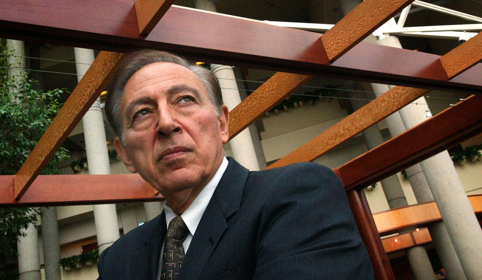 Dr. Robert Gallo